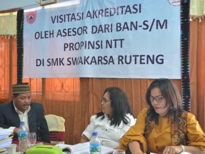 VISITASI AKERDITASI OLEH ASESOR DARI BAN-S/M SMK SWAKARSA RUTENG