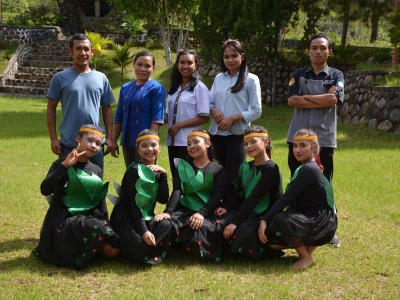 Team Sanggar Watu mangngar SMK SWAKARSA RUTENG
